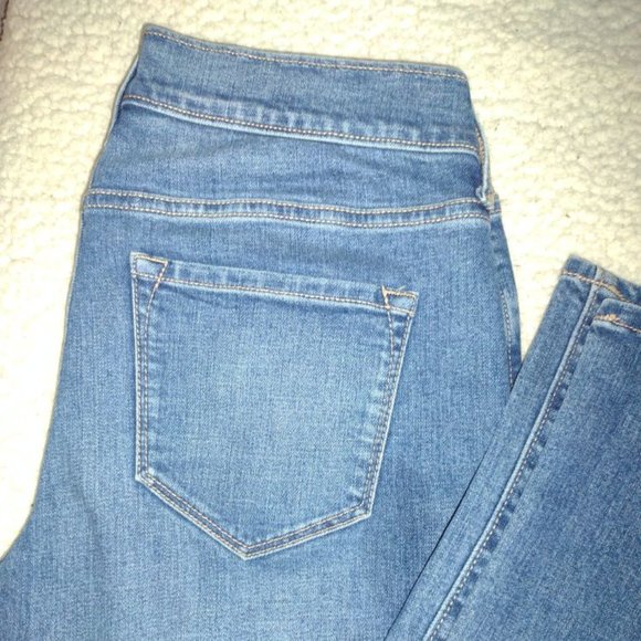 Old Navy Original, High Rise, ladies' Blue Denim Jeans, Tall, 28" Waist - Picture 10 of 11